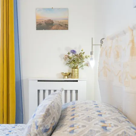 Bed & Breakfast White Bike *